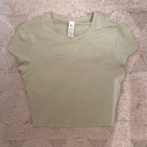 ALO Yoga Tops - alo crop top